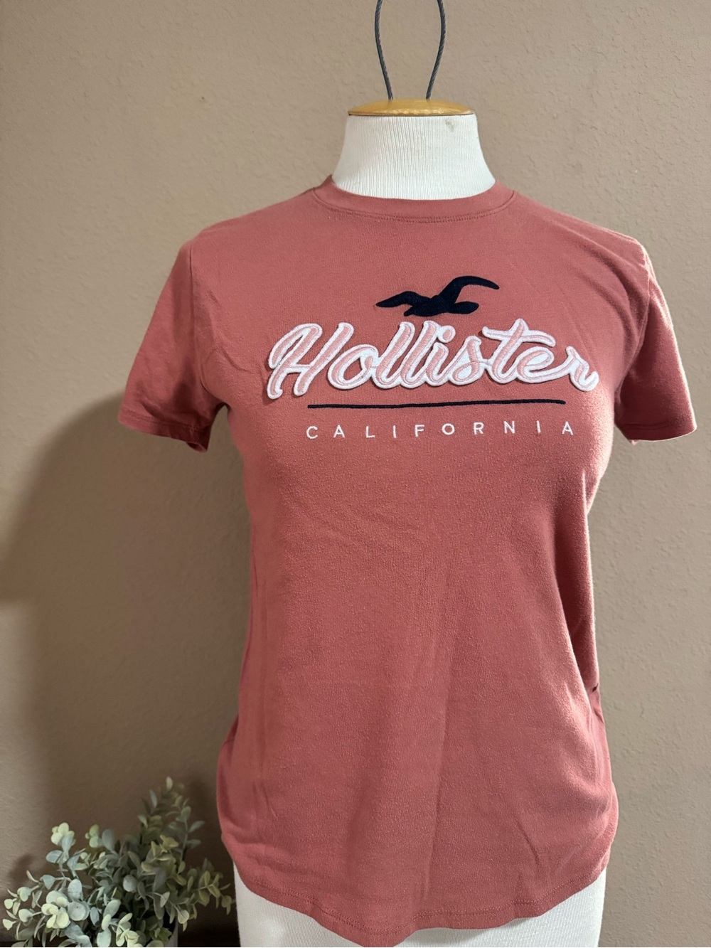 Hollister Women's Classic T Shirt - Short Sleeve Logo Tee - Dusty Rose Pink